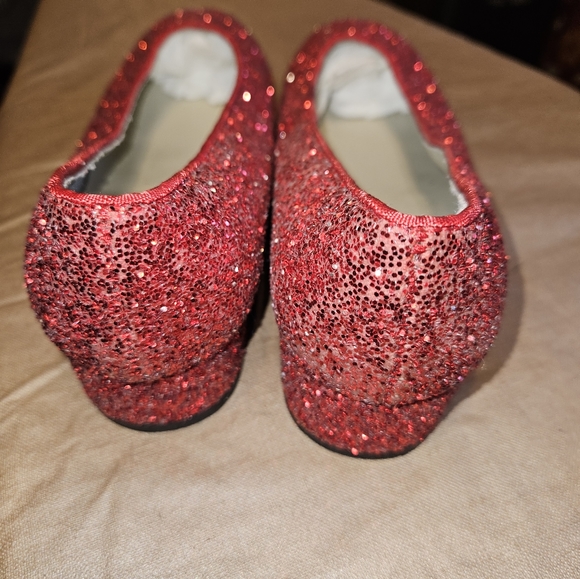 Red glitter shoes. size 4. Circo brand. - Picture 5 of 5